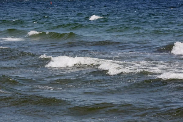 Powierzchnia Lekko Falującej Wody Bałtyku — Zdjęcie stockowe