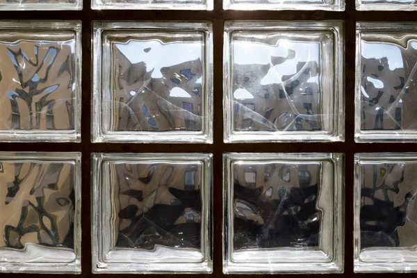 Прозрачная Стена Стеклянных Блоков Позволяет Свету Проникать Сквозь Скрывает Точный — стоковое фото