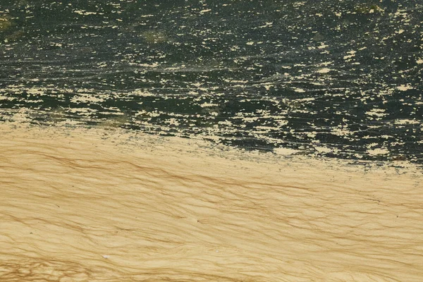 Der Oberfläche Des Ostseewassers Ist Eine Schadstoffschicht Deutlich Sichtbar — Stockfoto
