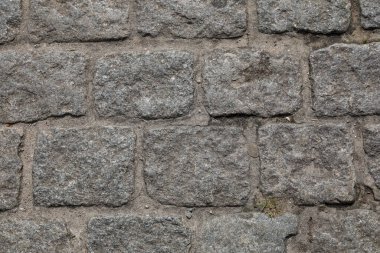 Çakıl taşı yüzeyleri yakın görünüyor. Geleneksel yoldan yapılan kaldırım ya da yolun bir parçası.