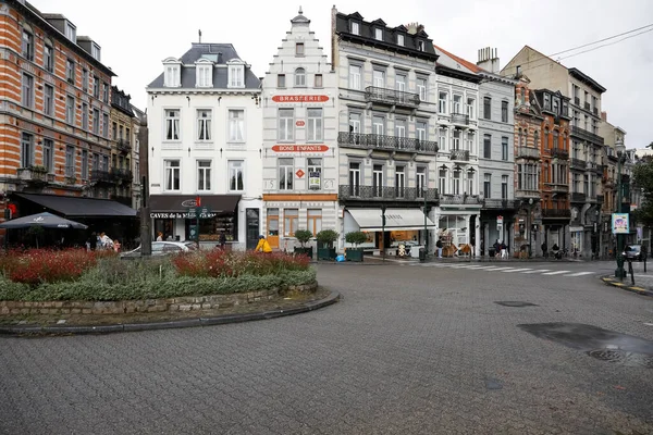 Brussels Belgium September 2022 Various Townhouses Visible Small Roundabout Red — Foto Stock