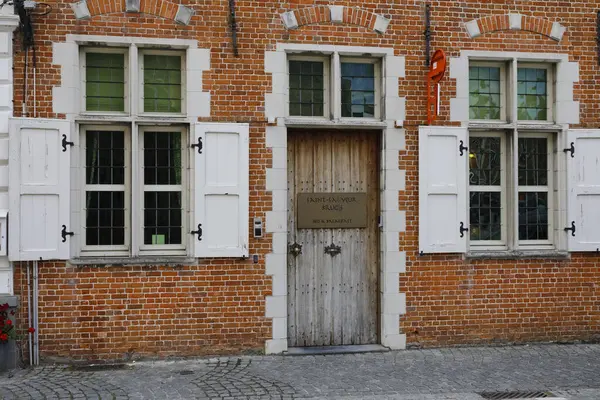 Bruges Belgium September 2022 Windows Equipped Wooden Shutters Entrance Door — Stock Photo, Image