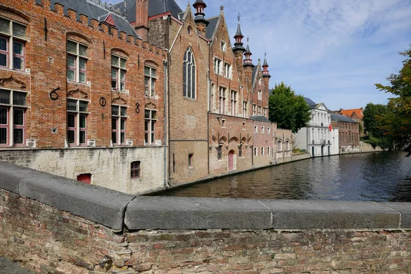 Bruggy Belgie Září 2022 Krásná Scenérie Ukazuje Kanál Cihlovou Architekturu — Stock fotografie