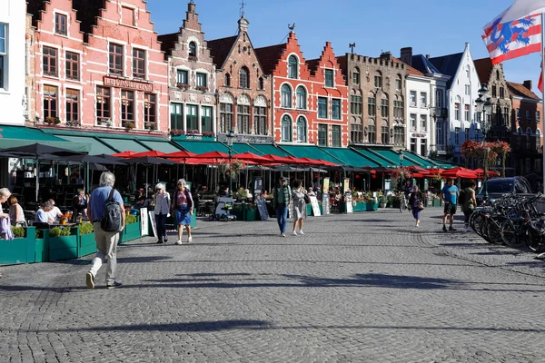 Bruges Belgium September 2022 Colorful Brick Houses Outdoor Restaurants Largest — Stock Photo, Image