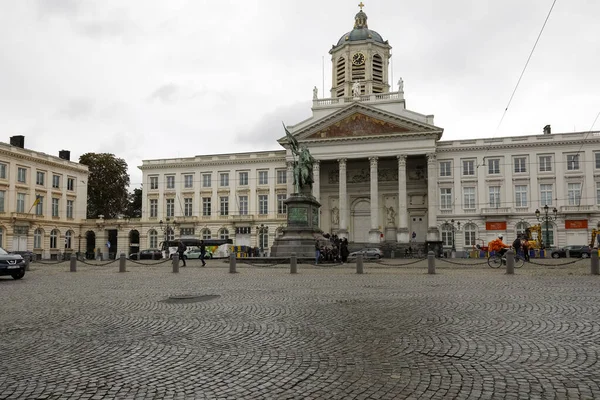 stock image Brussels, Belgium - September 17, 2022: The Church of St. James on Coudenberg with an equestrian statue of Godfrey of Bouillon situated in the Place Royale of Brussels