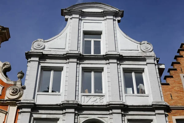 Брюгге Бельгия Сентября 2022 Года Верхняя Часть Фасада Исторического Дома — стоковое фото