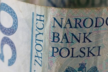 Polonya parası. Polonya 'nın zloti banknotları birbirinin yanına yerleştirilirse birçok finansal sorun için illüstrasyon olarak kullanılabilir. PLN para birimi.