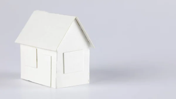 Μοντέλο Μιας Μονοκατοικίας Από Λευκό Χαρτί Μπορεί Σημαίνει Ακίνητη Περιουσία — Φωτογραφία Αρχείου