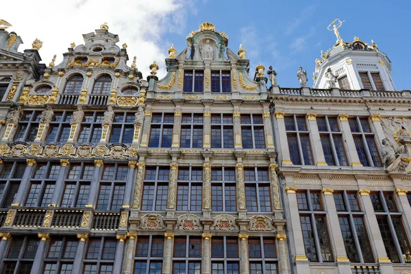 比利时布鲁塞尔 2022年9月16日 三座历史建筑的立面 从左到右均可看到以下名称 Sac Brouette Roy Espagne — 图库照片