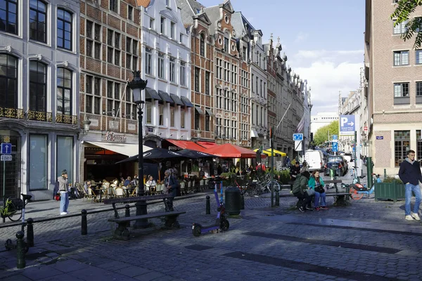 Brusel Belgie Září 2022 Malém Náměstí Podél Úzké Dlážděné Ulice — Stock fotografie