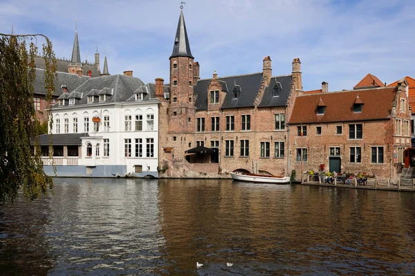 Bruges Belgium September 2022 Beautiful Scenery Shows Canal Brick Architecture —  Fotos de Stock