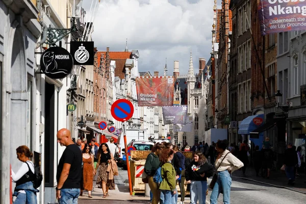 Bruges Bélgica Setembro 2022 Uma Rua Urbana Que Leva Entre — Fotografia de Stock