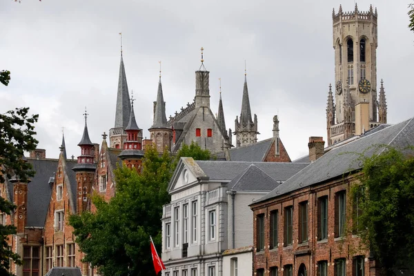 Bruges Βέλγιο Σεπτεμβρίου 2022 Τούβλο Ιστορικά Κτίρια Πολλούς Πύργους Και — Φωτογραφία Αρχείου