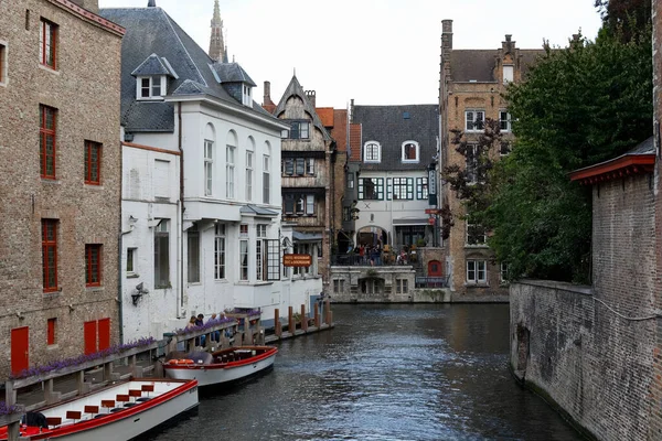 Brujas Bélgica Septiembre 2022 Hay Edificios Ladrillo Junto Canal Junto —  Fotos de Stock