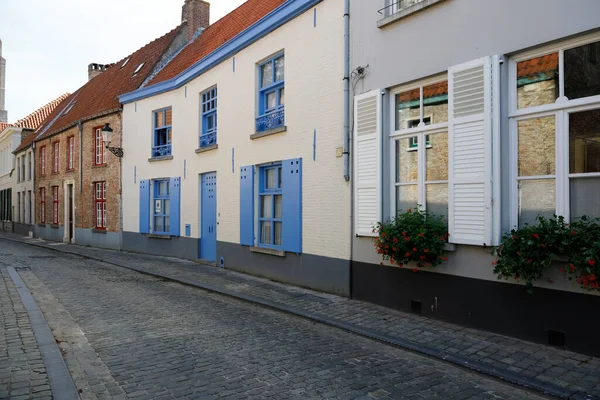 Bruges Belgium September 2022 Narrow Street Brick Houses Next Each — Stock Photo, Image