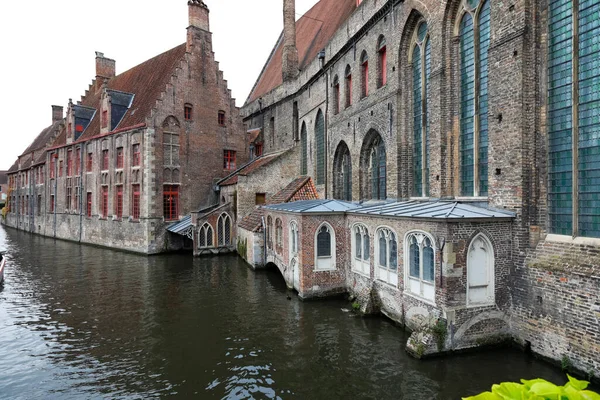 Bruges Belçika Eylül 2022 Kanalın Yanında Bulutlu Bir Günde Görülebilen — Stok fotoğraf