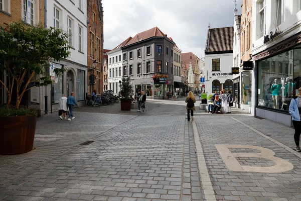 Bruggy Belgie Září 2022 Dlážděná Ulice Různými Budovami Jsou Výkladní — Stock fotografie