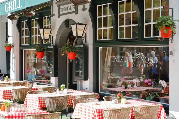 Bruges Belgium September 2022 Sunlit Window Restaurant Front Which Tables — Stock Photo, Image