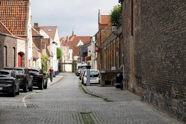Bruges Belgium September 2022 Narrow Cobbled Street Rows Brick Houses — Stock Photo, Image