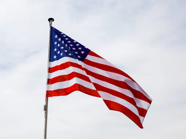 Verenigde Staten Nationale Vlag Wappert Bewolkte Lucht Nice Frankrijk — Stockfoto