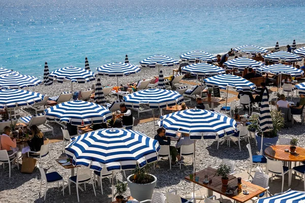 Ницца Франция Апреля 2023 Года Солнечный День Пляже Средиземного Моря — стоковое фото
