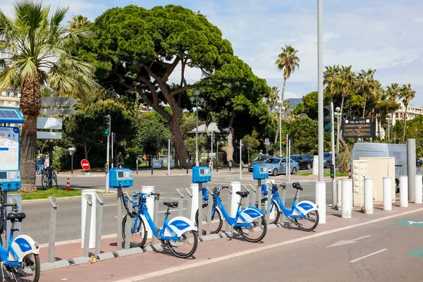 Ницца Франция Апреля 2023 Года Голубые Велосипеды Припаркованы Одной Многих — стоковое фото