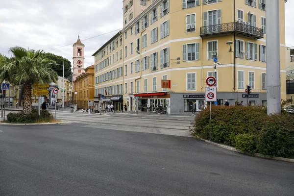 Nizza Francia Aprile 2023 Vista Urbana Con Grande Condominio Campanile — Foto Stock
