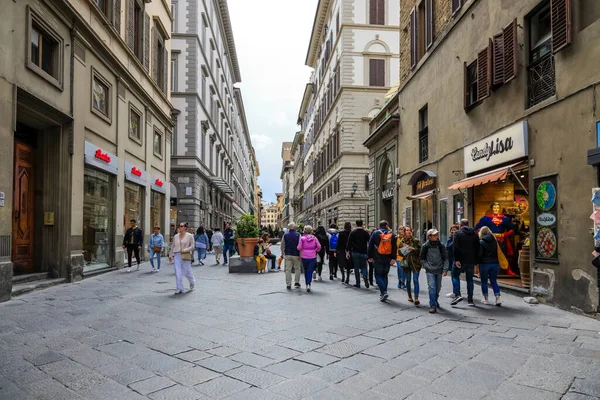 Florencja Włochy Kwietnia 2023 Ulica Miejska Starego Miasta Dużymi Budynkami — Zdjęcie stockowe