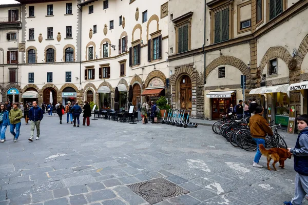 Florencja Włochy Kwietnia 2023 Scena Miejska Prezentująca Wielopiętrowe Historyczne Budynki — Zdjęcie stockowe