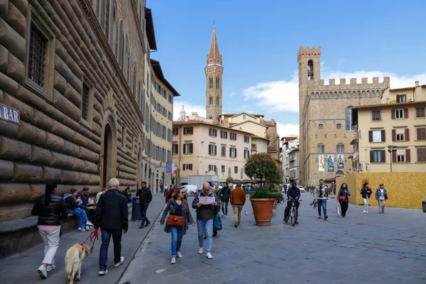 Florencja Włochy Kwietnia 2023 Różnorodność Zabytkowych Budynków Starym Mieście Ludzie — Zdjęcie stockowe