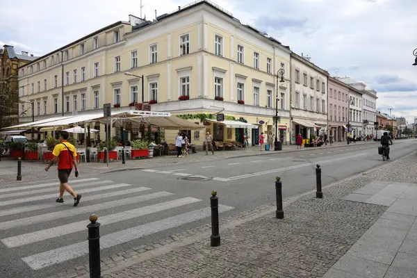 波兰华沙 2023年7月19日 诺维斯瓦特街 Novy Swat Street 自18世纪中叶开始存在 是市中心历史性的皇家路线的一部分 这条街上可望而不可及 — 图库照片