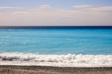Akdeniz 'in ayrıntıları Fransa' nın Nice kentinde kıyıdan görüldü.