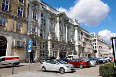 Varşova, Polonya - 1 Eylül 2023: Şu anda Yüksek Teknik Örgüt 'ün merkezi olan Polonya Teknisyenler Derneği' nin ihtiyaçları için 1905 yılında inşa edilen bir bina. 