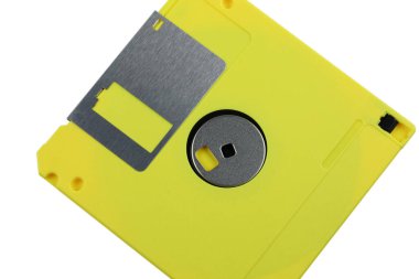 Düz bir kutuda esnek manyetik disk. 1.44 MB kapasitesi ve 3.5 inç çapıyla, uygun bir sürüş kullanılarak okunabilen ve yazılabilen dijital verileri depolamak üzere tasarlanmıştır.