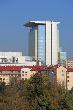 Varşova, Polonya - 26 Ekim 2024: Polsat Televizyonu 'nun genel merkezi Polsat merkez binasında yer almaktadır. Bina Praga-Poludnie bölgesinde bulunuyor.