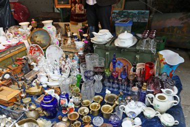 Varşova, Polonya - 6 Eylül 2009: Prozna Caddesi 'nde her yıl düzenlenen Yahudi Kültür Festivali. Bu süre zarfında çok sayıda kültürel etkinliğin yanı sıra antika pazarı ve ticareti de var..