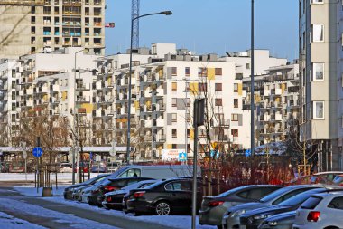 Varşova, Polonya - 19 Ocak 2024: Praga-Poludnie bölgesinin Goclaw semtini ziyaret ederken görülebilen mülkün yeni bölümünün küçük bir bölümü.