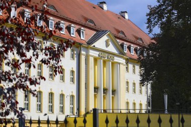 Sopot, Polonya - 6 Ekim 2024: 5 yıldızlı Sofitel Grand Sopot Oteli. Otelin bulunduğu bina 1927 yılına dayanıyor..