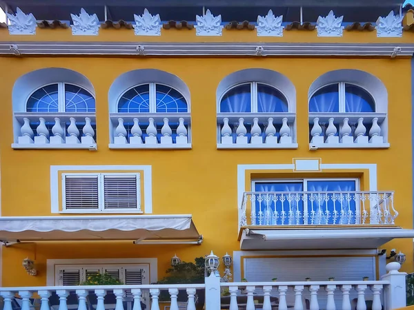 Akdeniz Valencia Kıyısındaki Bir Kasabanın Çok Renkli Evleri — Stok fotoğraf