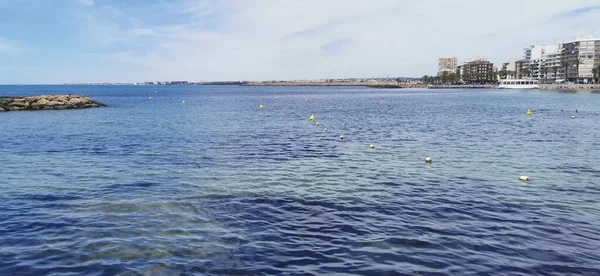 Deniz kıyısı boyunca Akdeniz 'de