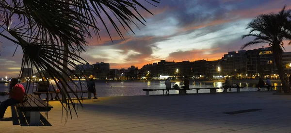 Alicante Spanya 2022 Alacakaranlıkta Deniz Kenti Gezisi — Stok fotoğraf