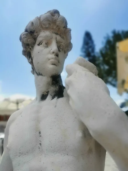 Madryt Hiszpania 2022 Rzeźba Ciała Człowieka Białej Skale — Zdjęcie stockowe