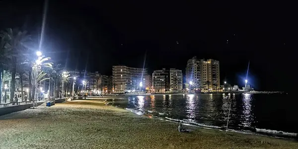 夜晚海滩的风景 — 图库照片