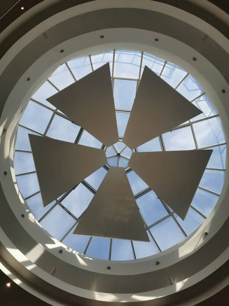 マドリード スペイン 2022 ガラス屋根の中の日焼け — ストック写真