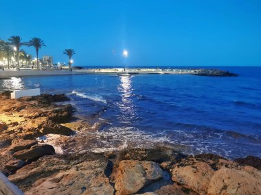 Gün batımında kaldırım taşları