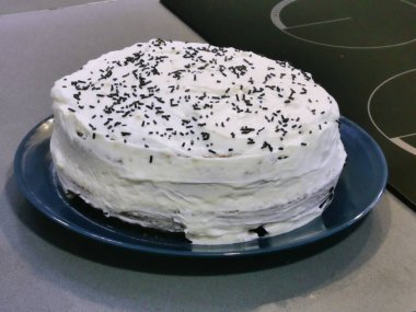 Lezzetli pandispanya ve ev yapımı krema.