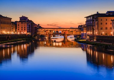 Sunset cityscape with the famous bridge of Ponte Vecchio on the river Arno River in Centro Storico, Florence, Italy