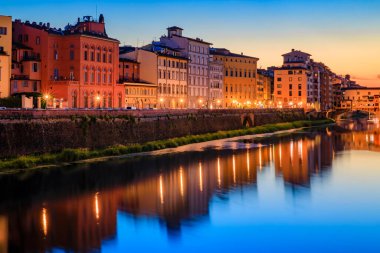 Sunset cityscape with the famous bridge of Ponte Vecchio on the river Arno River in Centro Storico, Florence, Italy
