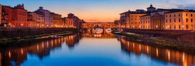 Sunset cityscape with the famous bridge of Ponte Vecchio on the river Arno River in Centro Storico, Florence, Italy