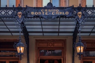 Monte Carlo, Casino Meydanı 'ndaki ünlü kumarhane ve eğlence kompleksi Grand Casino' nun süslemeleri.